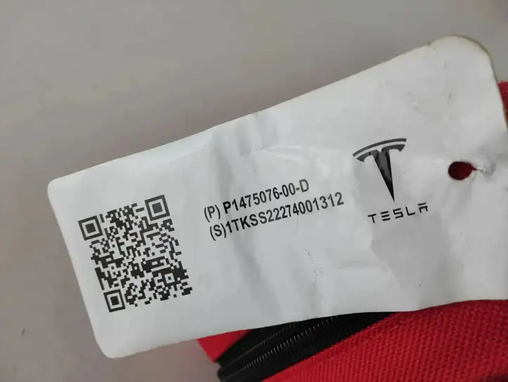 Tesla Model Y (2019 - 2024) P147507600D Автомобильная аптечка — фото 5