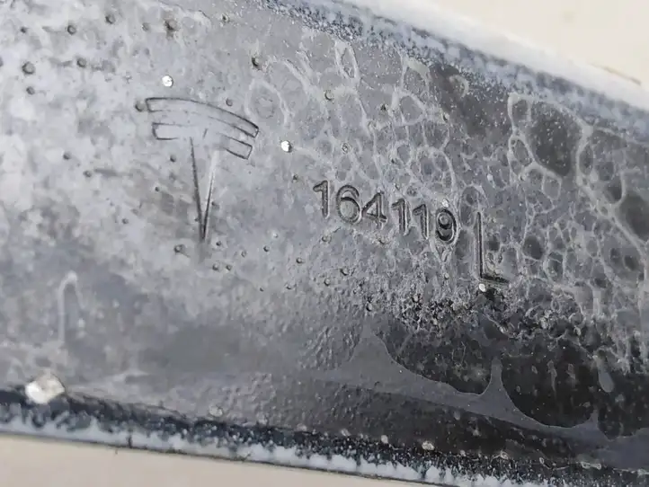 Tesla Model Y (2019 - 2024) 164119 Петли крышки багажника — фото 5