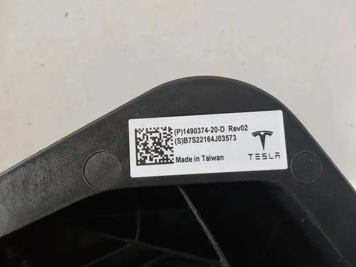 Tesla Model Y (2019 - 2024) 149037420D Зарядный разъем электромобиля — фото 4