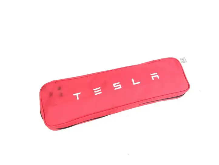 Tesla Model S (2021 - ) 147507600D Автомобильная аптечка — фото 1
