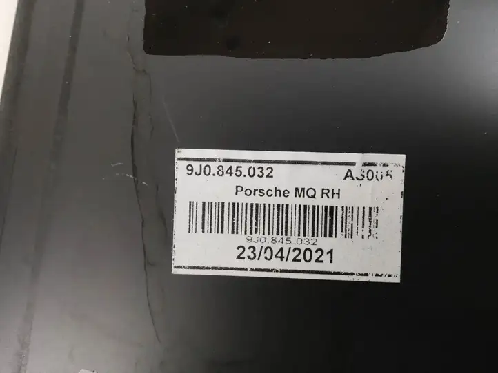 Porsche Taycan 9J1 (2019 - ) 9J0845032 Наружная накладка стойки B — фото 2