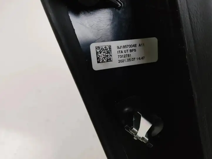 Porsche Taycan 9J1 (2019 - ) 9J1857004E Отделка внутренней панели салона — фото 4