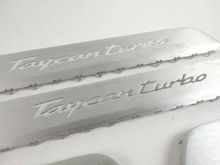 Porsche Taycan 9J1 (2019 - ) P003180M08 Внутренняя отделка переднего порога — фото 2