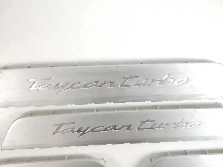 Porsche Taycan 9J1 (2019 - ) P003180M08 Внутренняя отделка переднего порога — фото 5