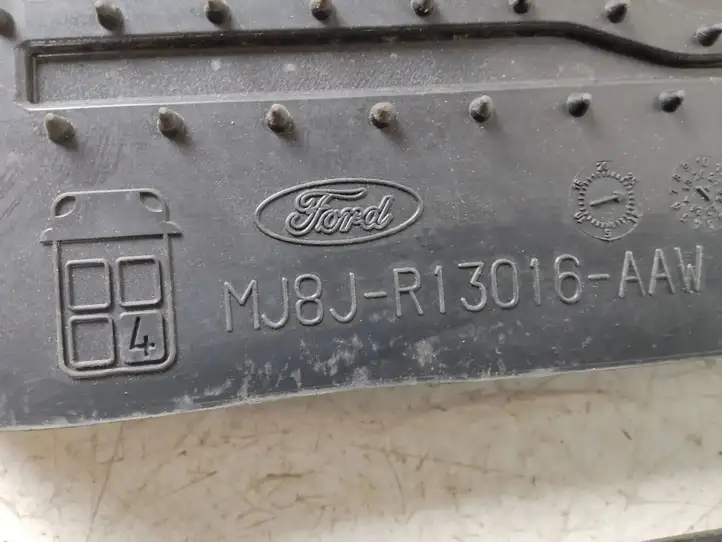 Ford Mustang Mach-E (2020 - ) MJ8JR13017AAW Задний коврик салона — фото 5