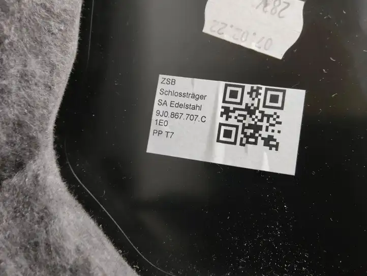 Porsche Taycan 9J1 (2019 - ) 9J0867707C Отделка порога багажника — фото 4