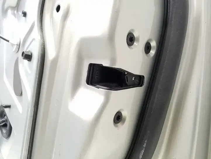 Ford Kuga I (2008 - 2012) Дверь — фото 18