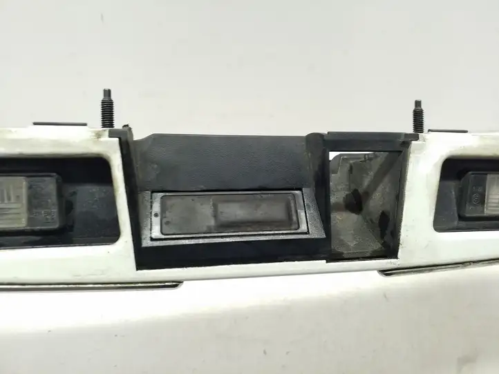 Nissan Juke I F15 (2010 - 2018) 908681KR6A Подсветка номера — фото 2