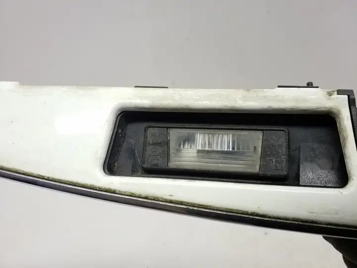 Nissan Juke I F15 (2010 - 2018) 908681KR6A Подсветка номера — фото 12