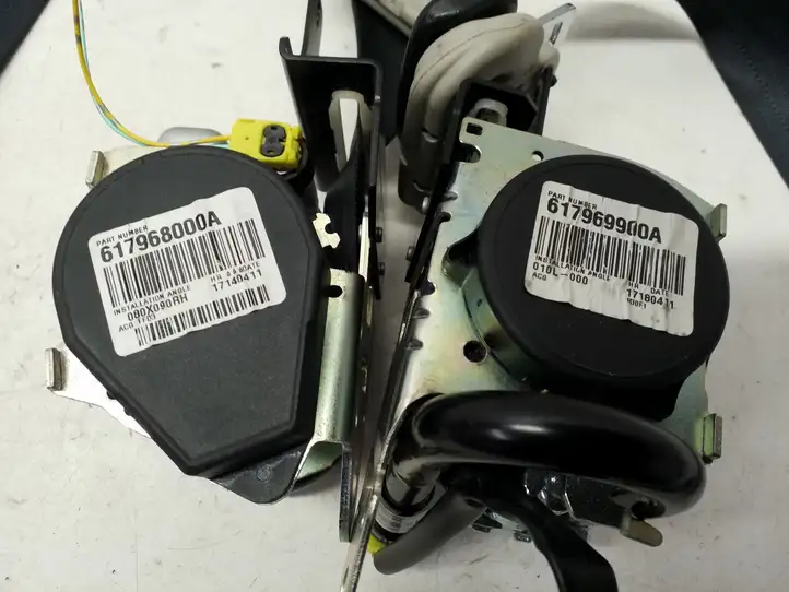 Nissan Juke I F15 (2010 - 2018) 617968000A Передний ремень безопасности — фото 3