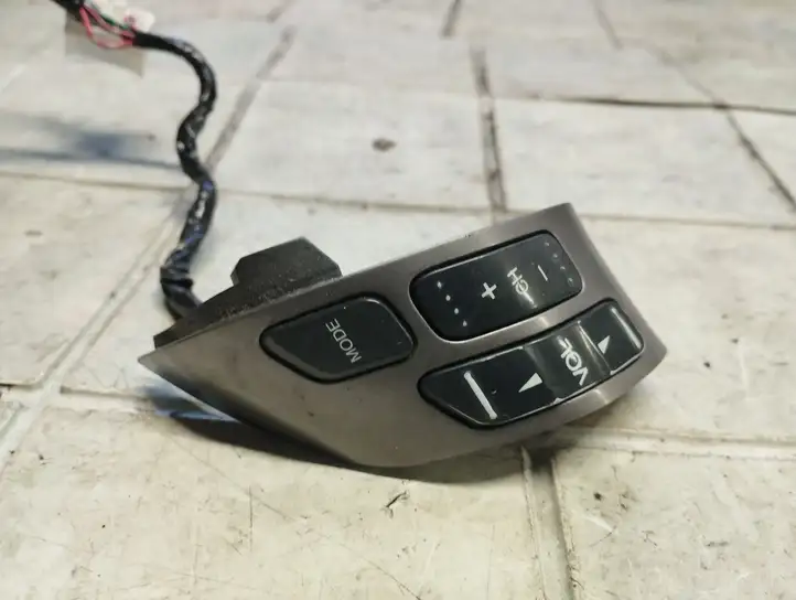 Honda Accord (2003 - 2007) M29811 Кнопки на рулевом колесе — фото 2