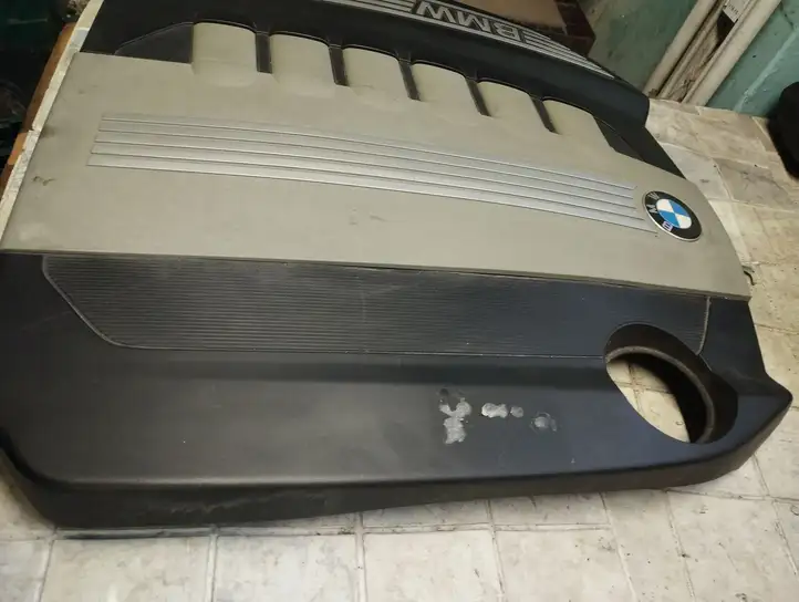 BMW 7 F01 (2008 - 2016) 13717802848 Крышка двигателя декоративная — фото 3
