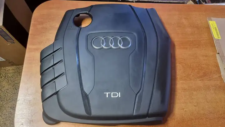 Audi A6 C7 (2011 - 2014) 03L103925AB Крышка двигателя декоративная — фото 1