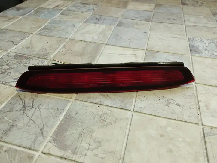 Toyota Corolla Verso E121 (2001 - 2004) 020002 Дополнительный стоп фонарь — фото 1