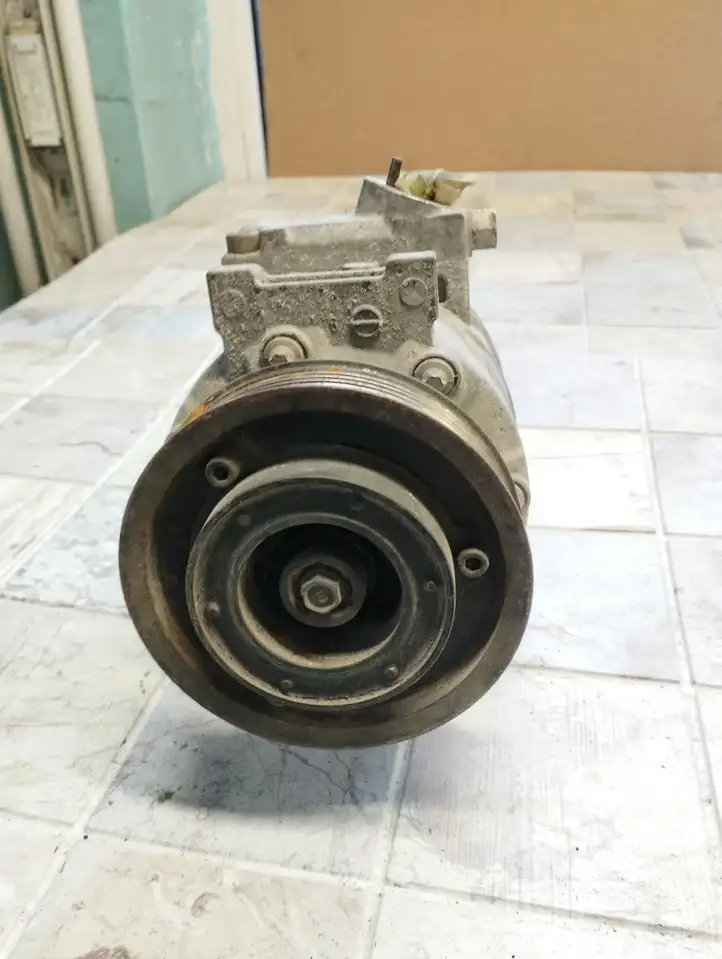 Volkswagen Golf V (2003 - 2009) 1K0820803N Компрессор (насос) кондиционера воздуха — фото 2
