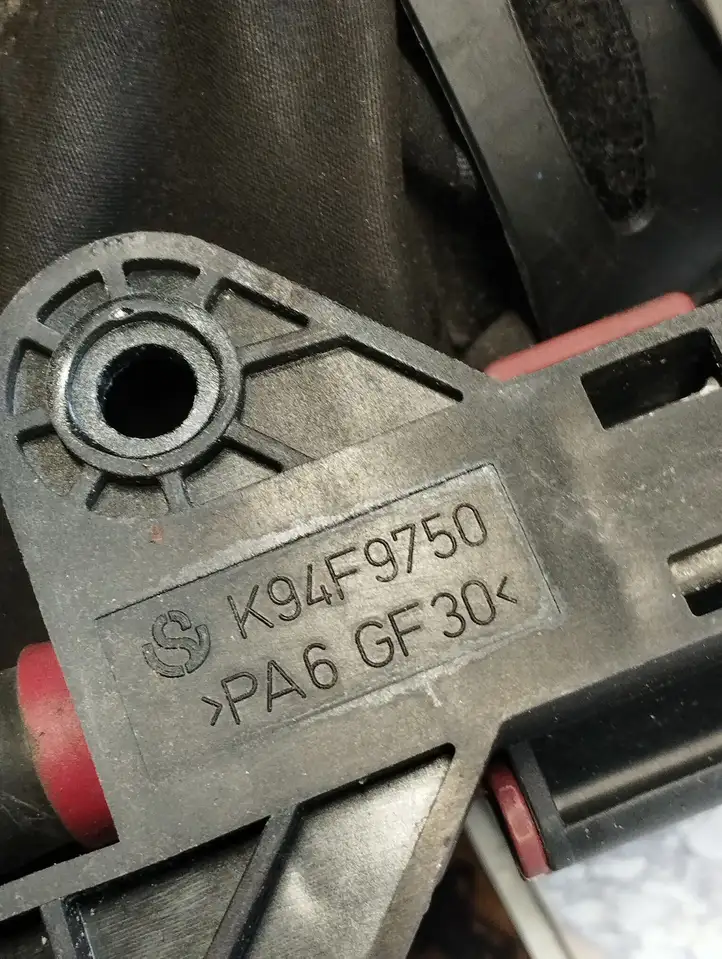 Audi A6 Allroad C5 (2000 - 2006) K94F9750 Плюсовой провод аккумулятора — фото 2