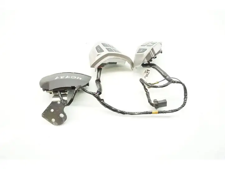 Mitsubishi Outlander (2007 - 2012) Кнопки на рулевом колесе — фото 2