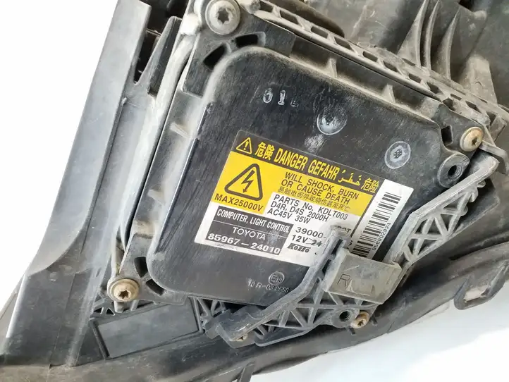 Toyota Avensis T250 (2006 - 2009) Передняя фара — фото 4