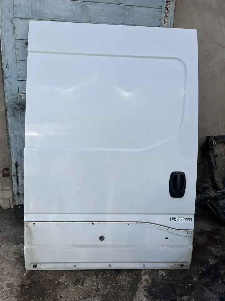 Iveco Daily Daily 6th gen (2012 - 2020) Боковая раздвижная дверь — фото 1