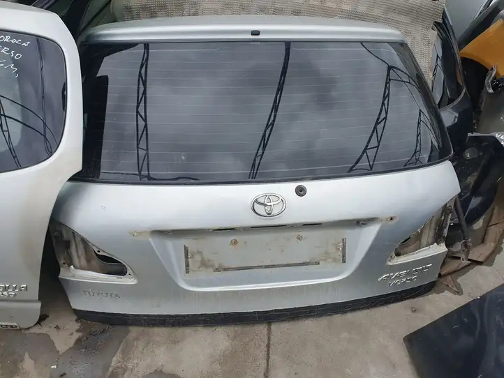 Toyota Avensis Verso (2004 - 2009) Крышка багажника — фото 1