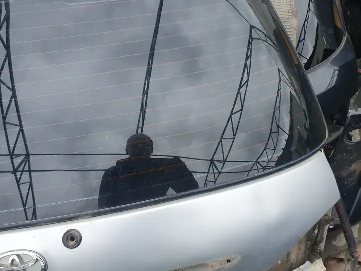 Toyota Avensis Verso (2004 - 2009) Крышка багажника — фото 4