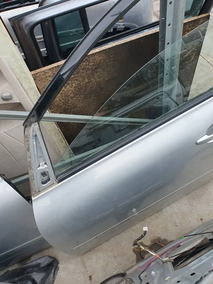 Toyota Avensis Verso (2004 - 2009) Дверь — фото 2