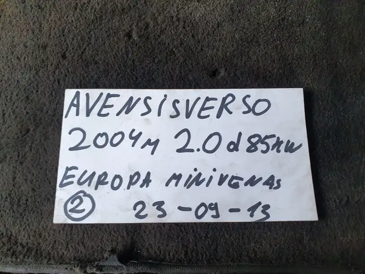 Toyota Avensis Verso (2004 - 2009) Отделка блока климат-контроля — фото 3