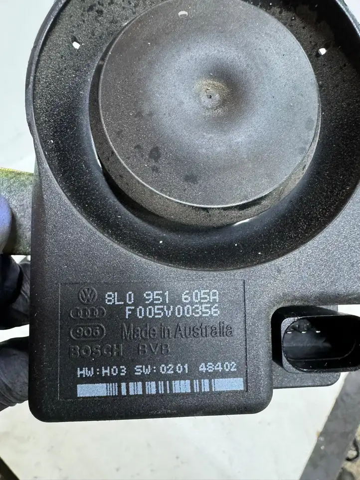 Audi A6 Allroad C5 (2000 - 2006) 8L0951605A Звуковой сигнал — фото 2