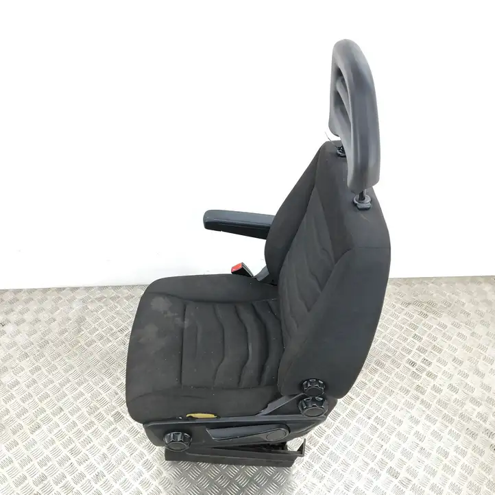 Iveco Daily Daily 6th gen (2012 - 2020) 42569534 Переднее сиденье водителя — фото 4