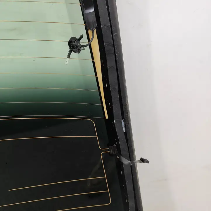 Tesla Model 3 (2017 - 2023) 164764500D Заднее стекло — фото 3