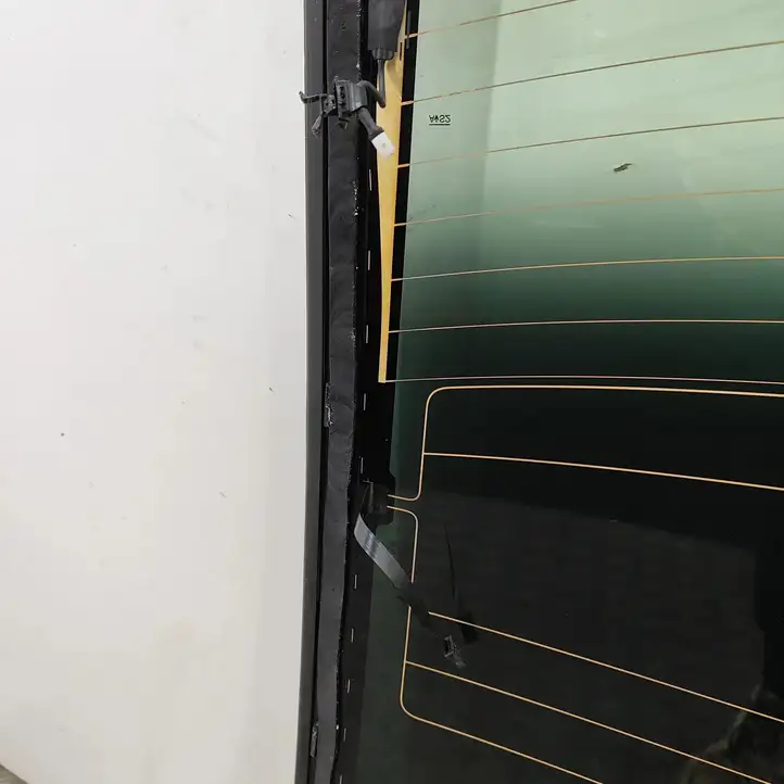 Tesla Model 3 (2017 - 2023) 164764500D Заднее стекло — фото 4