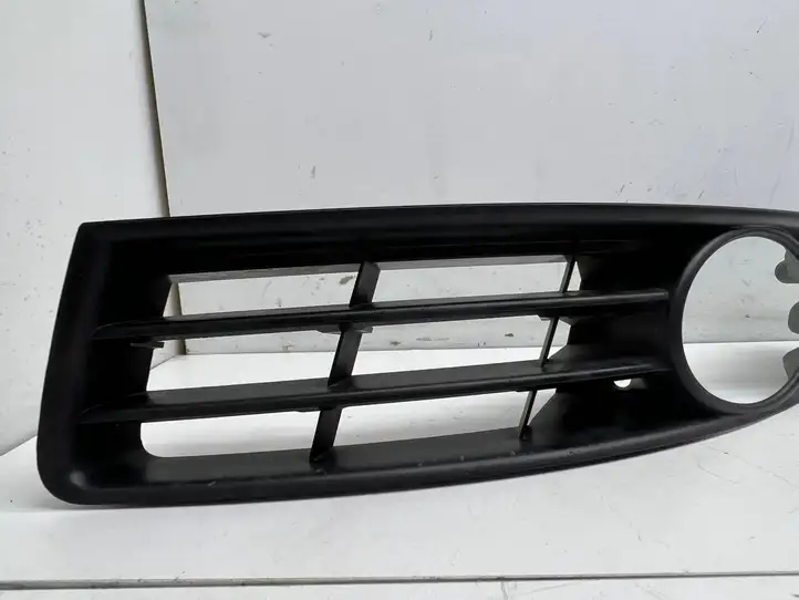 Volkswagen PASSAT B6 (2005 - 2010) 3C0853665A Решетка противотуманной фары — фото 2