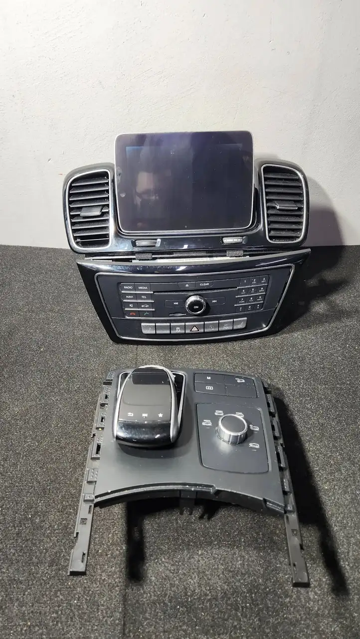 Mercedes-Benz GLE W166/C292 (2015 - 2019) A1669003821 Магнитола / мультимедийная система — фото 1