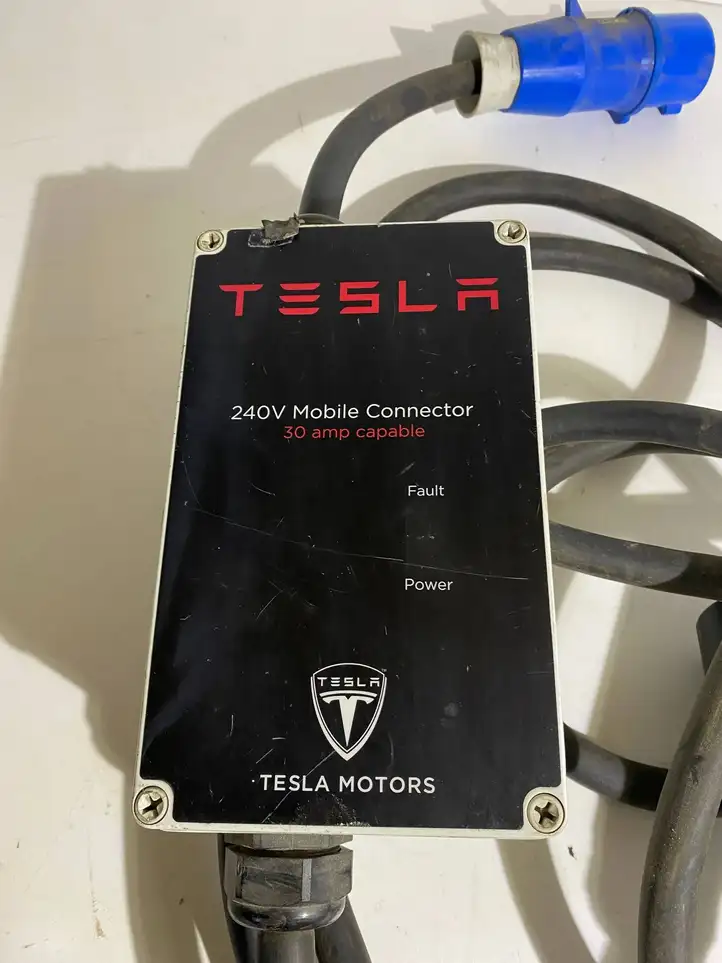 Tesla Model 3 (2017 - 2023) 6004431 Зарядное устройство — фото 2