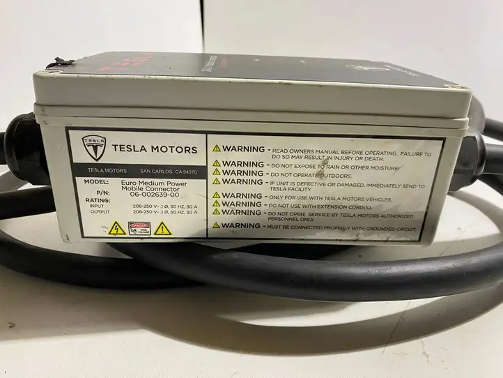 Tesla Model 3 (2017 - 2023) 6004431 Зарядное устройство — фото 3