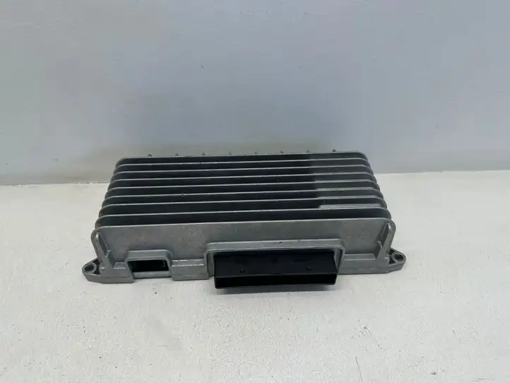 Audi A6 S6 C6 4F (2004 - 2008) 720300800000 Усилитель звука — фото 1