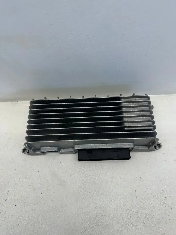 Audi A6 S6 C6 4F (2004 - 2008) 720300800000 Усилитель звука — фото 3