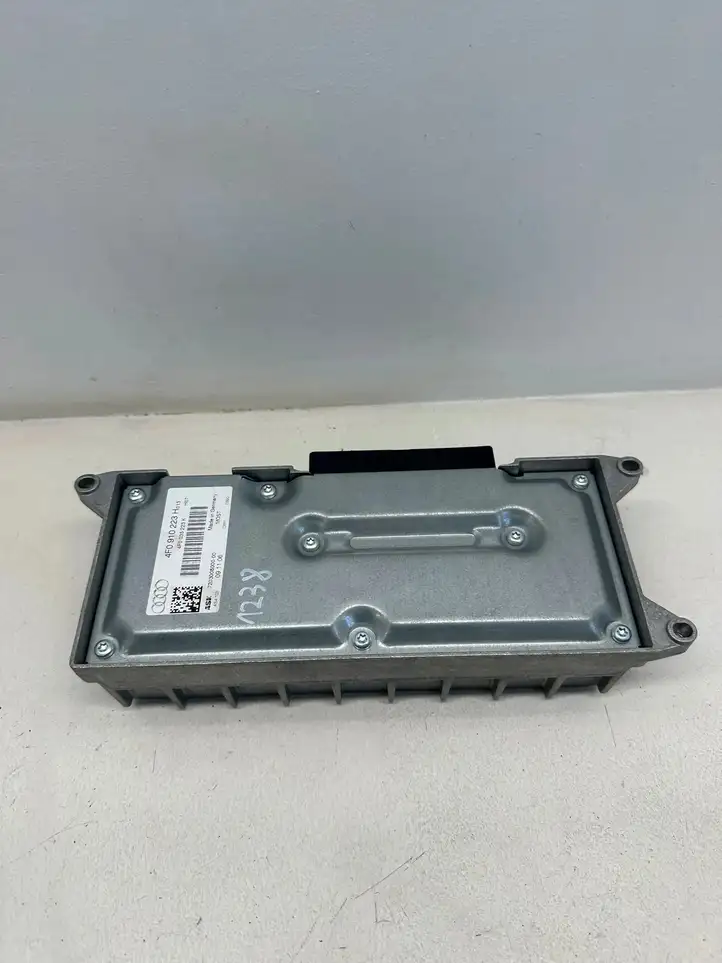 Audi A6 S6 C6 4F (2004 - 2008) 720300800000 Усилитель звука — фото 5