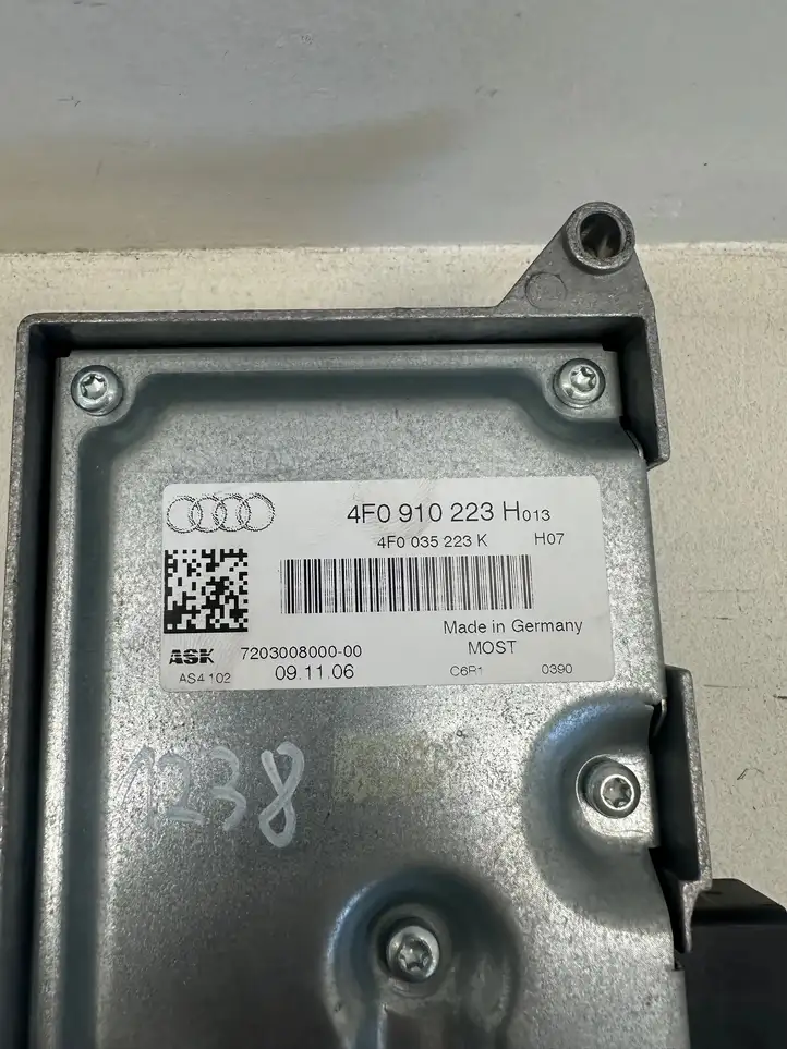 Audi A6 S6 C6 4F (2004 - 2008) 720300800000 Усилитель звука — фото 9