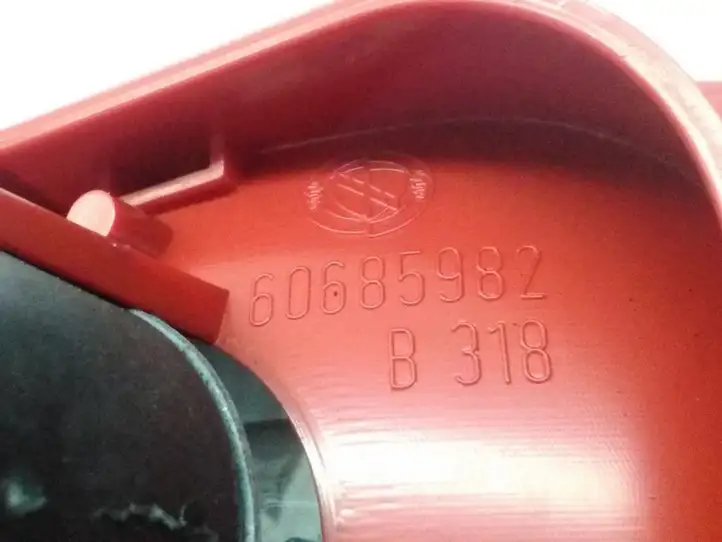 Alfa Romeo 156 (2002 - 2007) 60685982 Задний фонарь в крышке багажника — фото 3