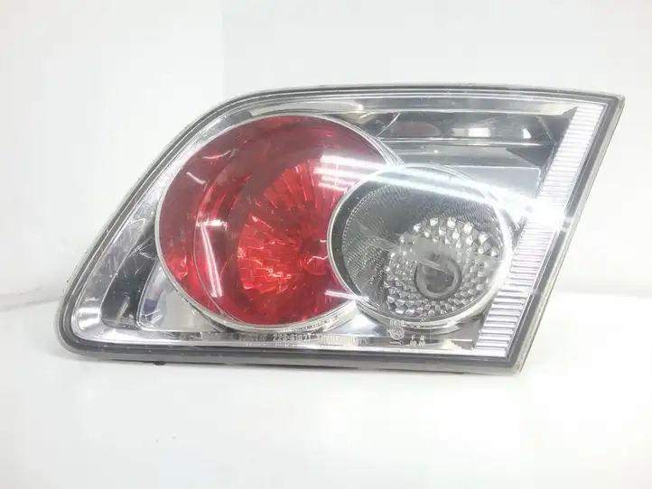 Mazda 6 (2005 - 2007) 22661971 Задний фонарь в крышке багажника — фото 1