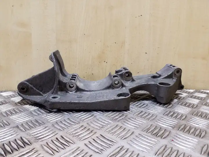 Volkswagen Golf IV (1998 - 2005) 045903143C Кронштейн генератора — фото 4