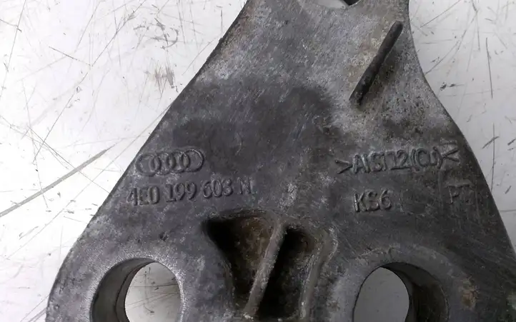 Audi A8 S8 D3 4E (2005 - 2007) 4E0199603N Кронштейн двигателя — фото 2