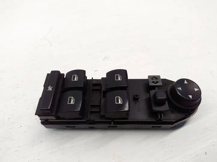 BMW 5 E60 E61 (2004 - 2010) 6951924 Кнопка стеклоподъемников — фото 1