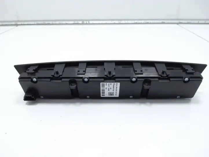 Mercedes-Benz A W176 (2012 - 2018) A2469058002 Включатель обогрева — фото 2
