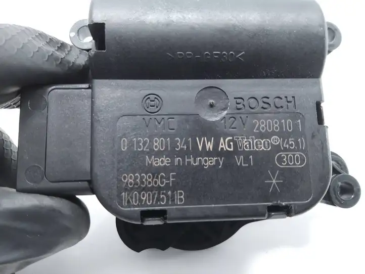 Volkswagen PASSAT B6 (2005 - 2010) 1K0907511B Двигатель задвижки потока воздуха — фото 3