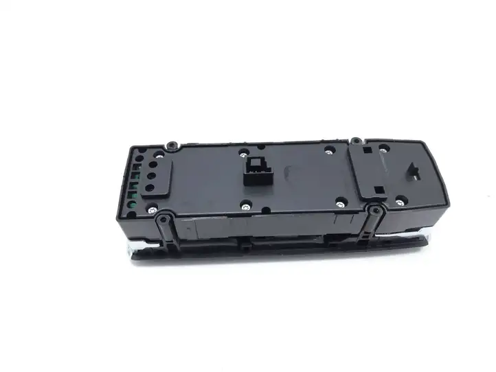 Tesla Model S (2016 - 2021) A2049055402 Кнопка стеклоподъемников — фото 3