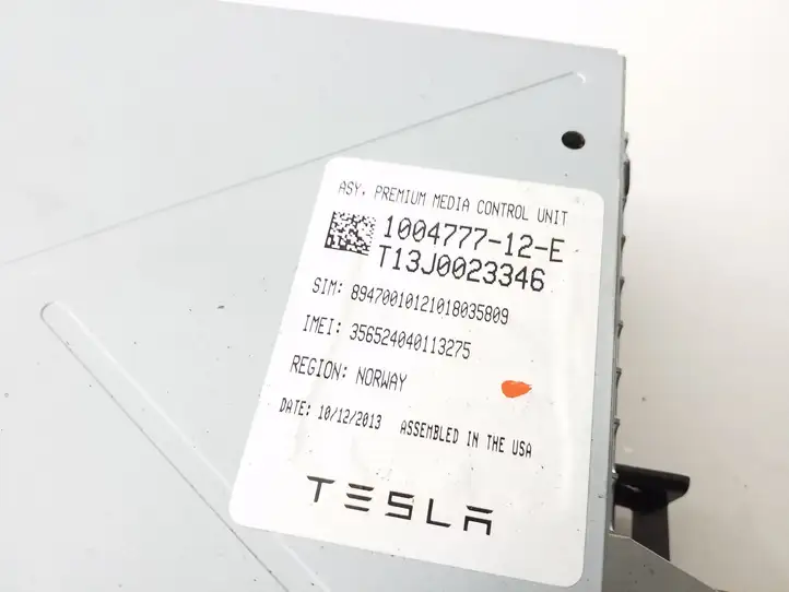 Tesla Model S (2016 - 2021) 100477712E Дисплей / маленький экран — фото 5