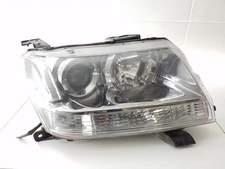 Suzuki Grand Vitara II (2008 - 2012) 10059079 Передняя фара — фото 3
