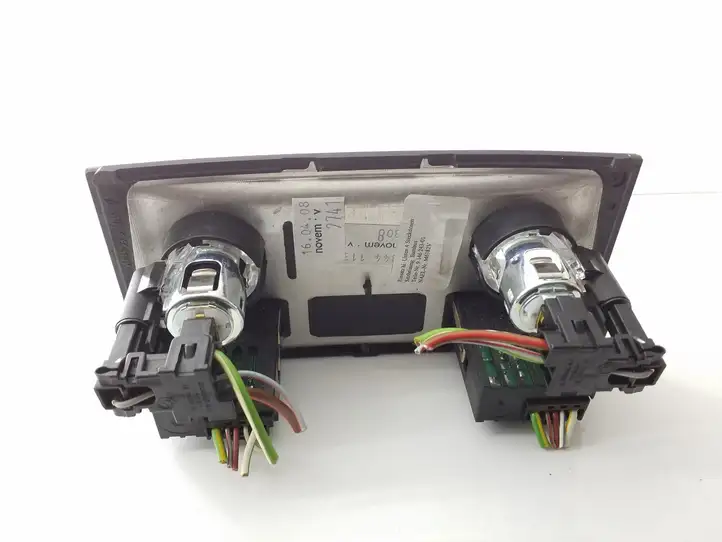 BMW 5 E60 E61 (2004 - 2010) 914624301 Включатель обогрева — фото 2